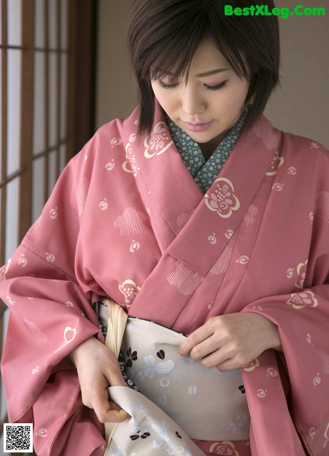 Nanako Mori - Reddit Dining Table